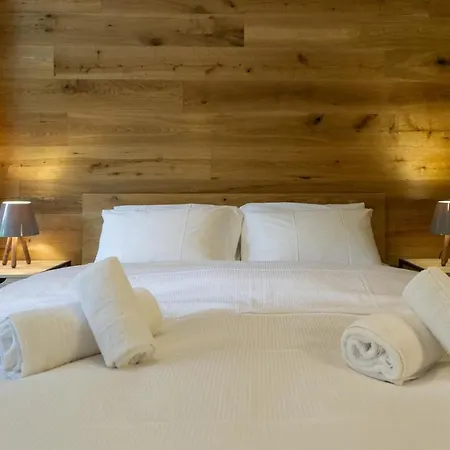 Contemporary Alpine 2-bedroom Apartment Crans-Montana